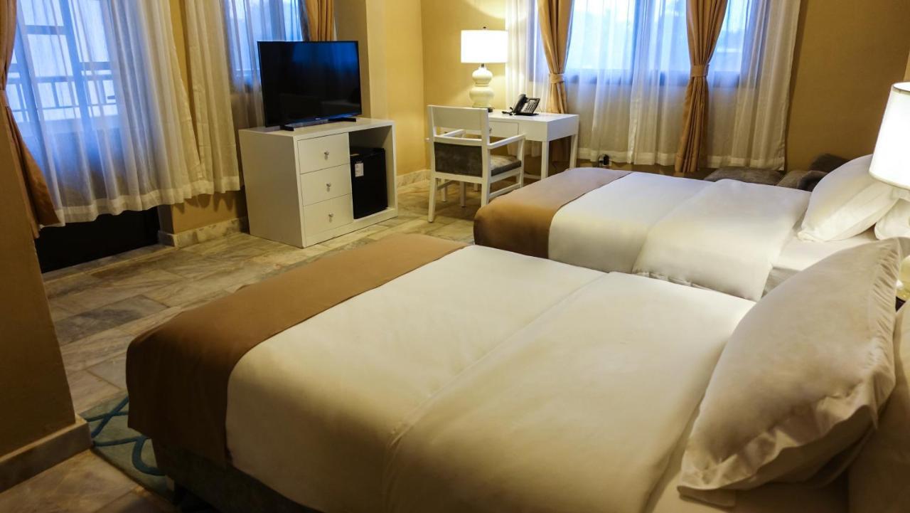 מונרוביה Sunset Inn מראה חיצוני תמונה