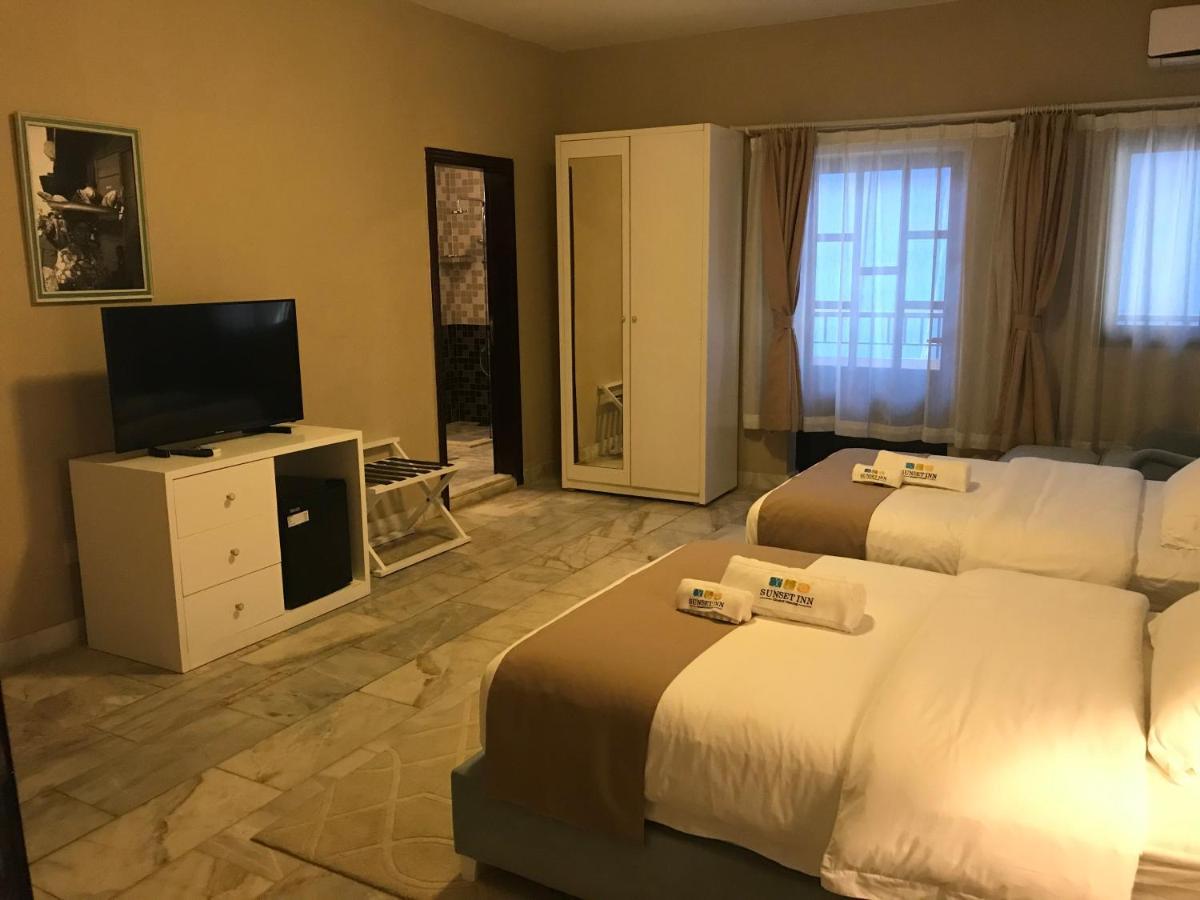 מונרוביה Sunset Inn מראה חיצוני תמונה